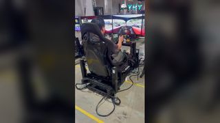 Ultimate VR Racing Simulator برای مراکز بازی تجاری